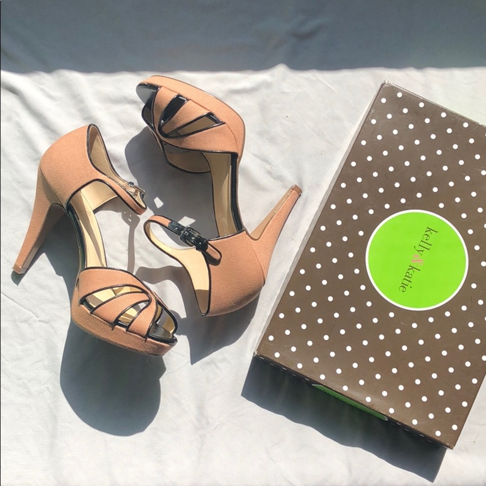 ❌SOLD❌Kelly & Katie Taupe and Black Divina Heels ✨